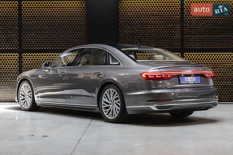 Седан Audi A8 2018 в Луцке