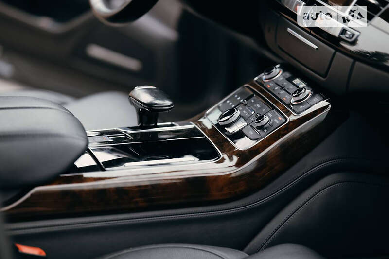Седан Audi A8 2014 в Киеве