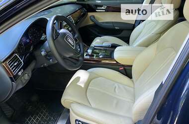 Седан Audi A8 2013 в Львове