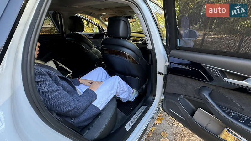 Седан Audi A8 2015 в Києві