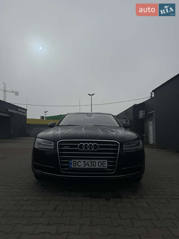 Седан Audi A8 2014 в Львове
