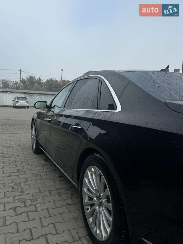 Седан Audi A8 2014 в Львове