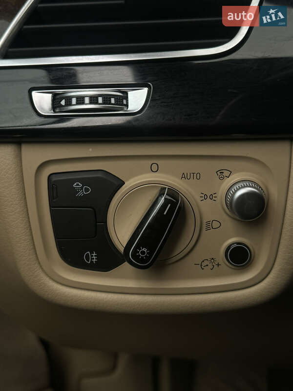 Седан Audi A8 2014 в Львове
