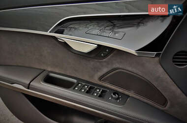 Седан Audi A8 2022 в 