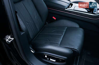 Седан Audi A8 2019 в 