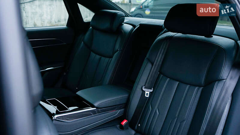 Седан Audi A8 2019 в Киеве