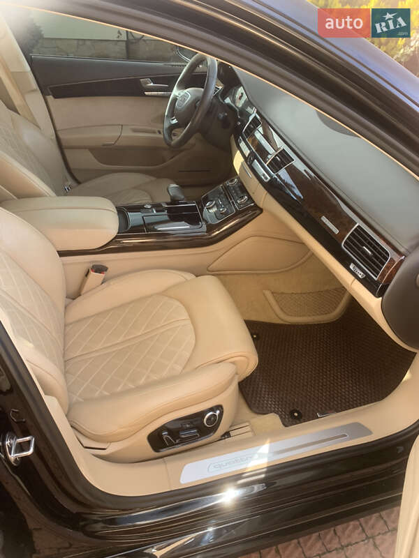 Седан Audi A8 2017 в Львові