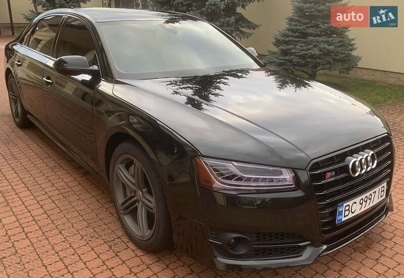 Седан Audi A8 2017 в Львові