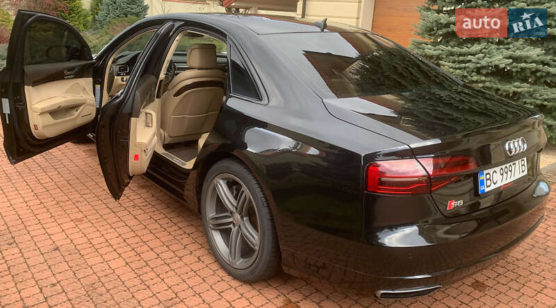 Седан Audi A8 2017 в Львові
