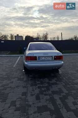 Седан Audi A8 1995 в Жовкве