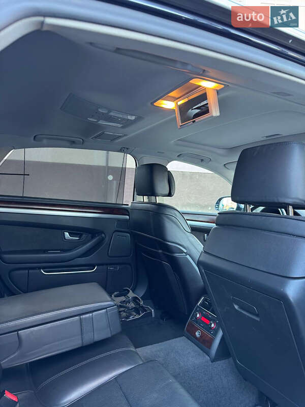Седан Audi A8 2009 в Звягеле