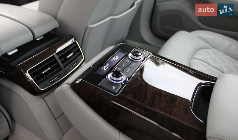 Седан Audi A8 2011 в Києві