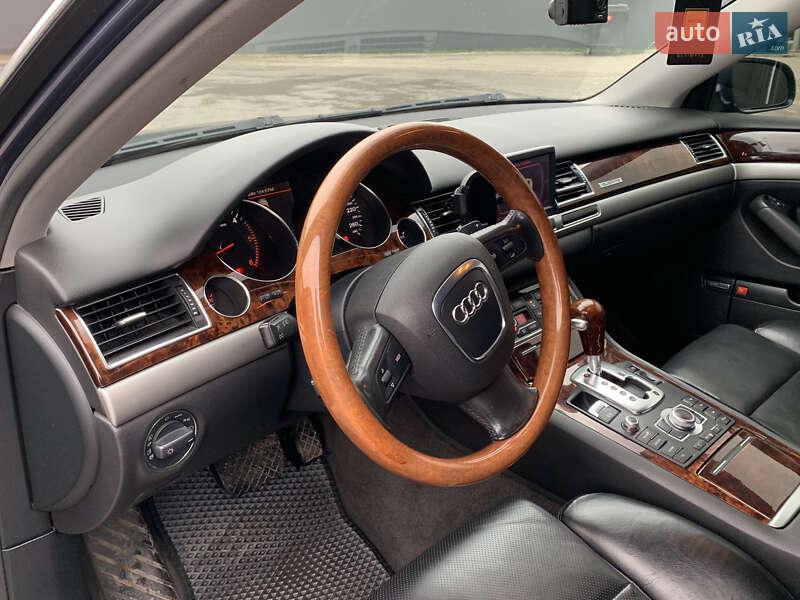 Седан Audi A8 2007 в Козові