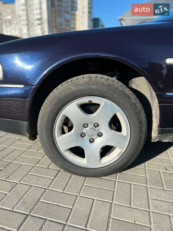 Седан Audi A8 2000 в Києві
