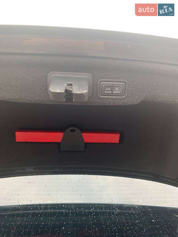 Седан Audi A8 2014 в Калуше