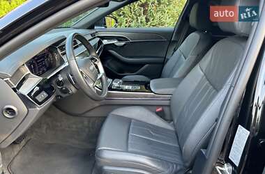 Седан Audi A8 2023 в Трускавці