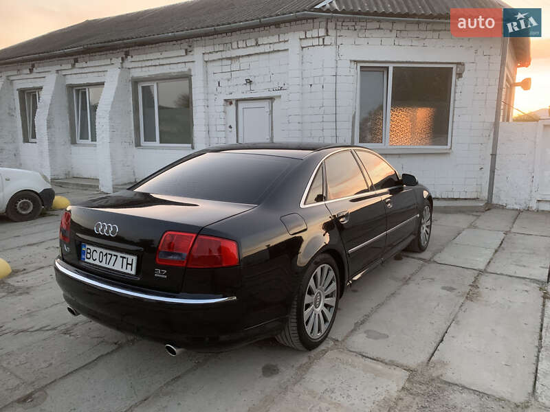 Седан Audi A8 2003 в Золочеве
