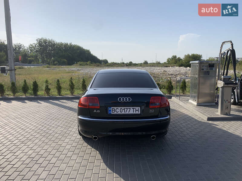 Седан Audi A8 2003 в Золочеве