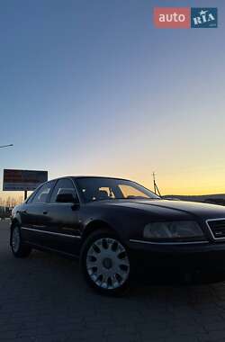 Седан Audi A8 1999 в Надворной