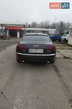 Седан Audi A8 2004 в 