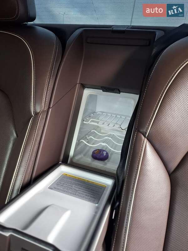 Седан Audi A8 2011 в Киеве