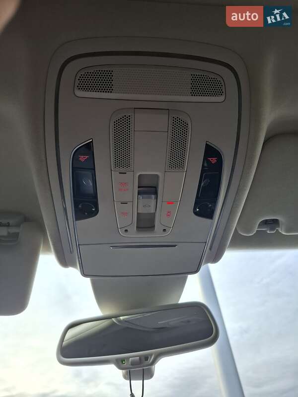 Седан Audi A8 2011 в Киеве