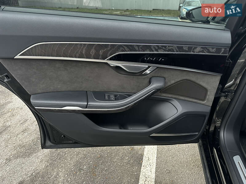 Седан Audi A8 2021 в Киеве