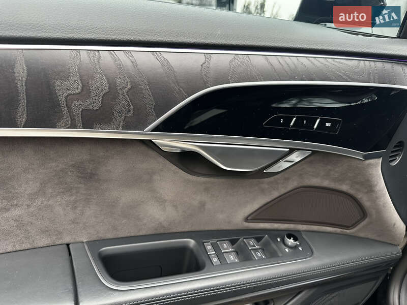 Седан Audi A8 2021 в Киеве