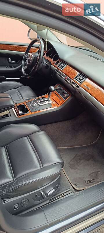 Седан Audi A8 2009 в Виноградові