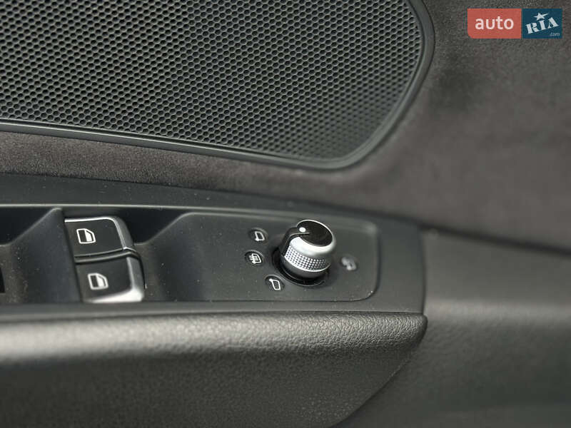Седан Audi A8 2012 в Полтаві