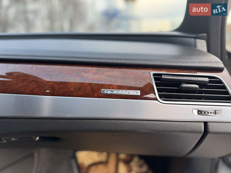 Седан Audi A8 2012 в Полтаві