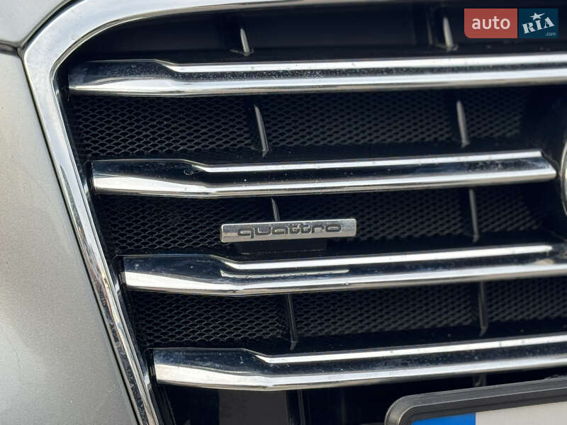 Седан Audi A8 2012 в Полтаві