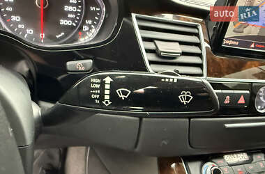 Седан Audi A8 2017 в 