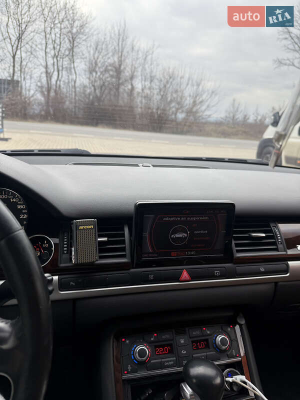 Седан Audi A8 2008 в Снятині