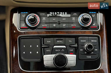 Седан Audi A8 2011 в 