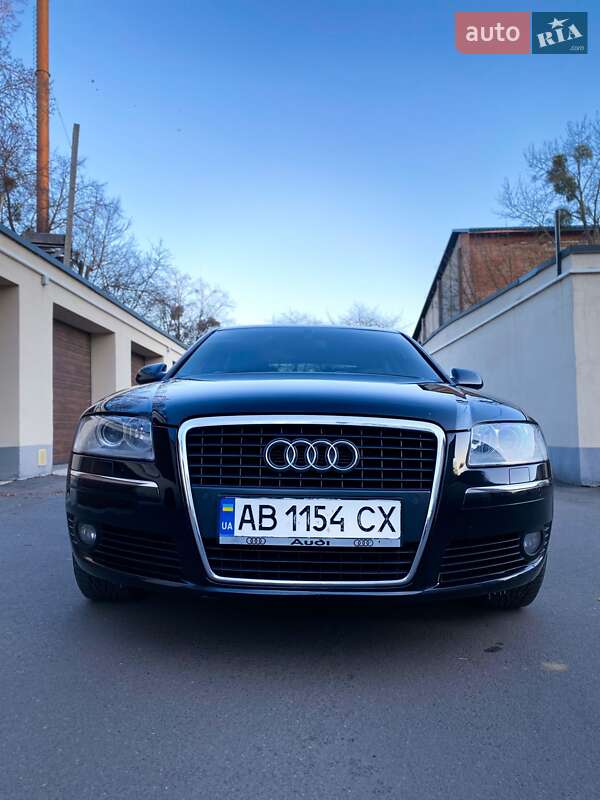 Седан Audi A8 2005 в Виннице