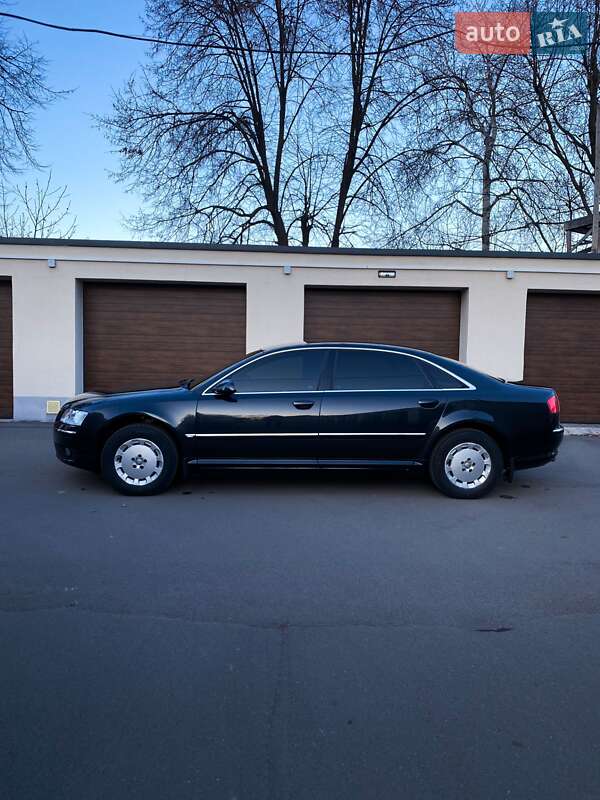 Седан Audi A8 2005 в Виннице
