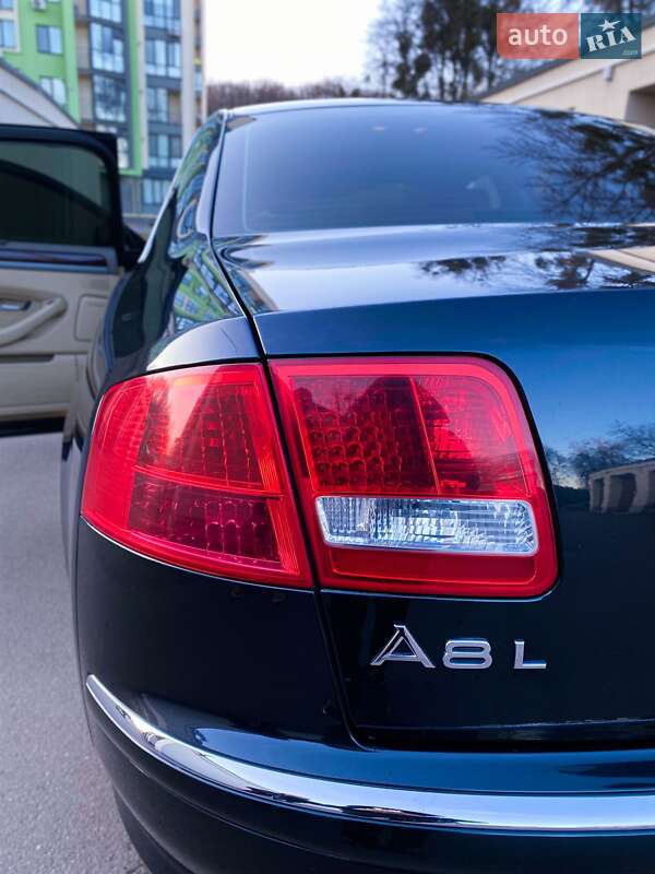 Седан Audi A8 2005 в Виннице