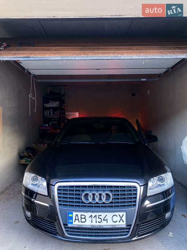 Седан Audi A8 2005 в Виннице