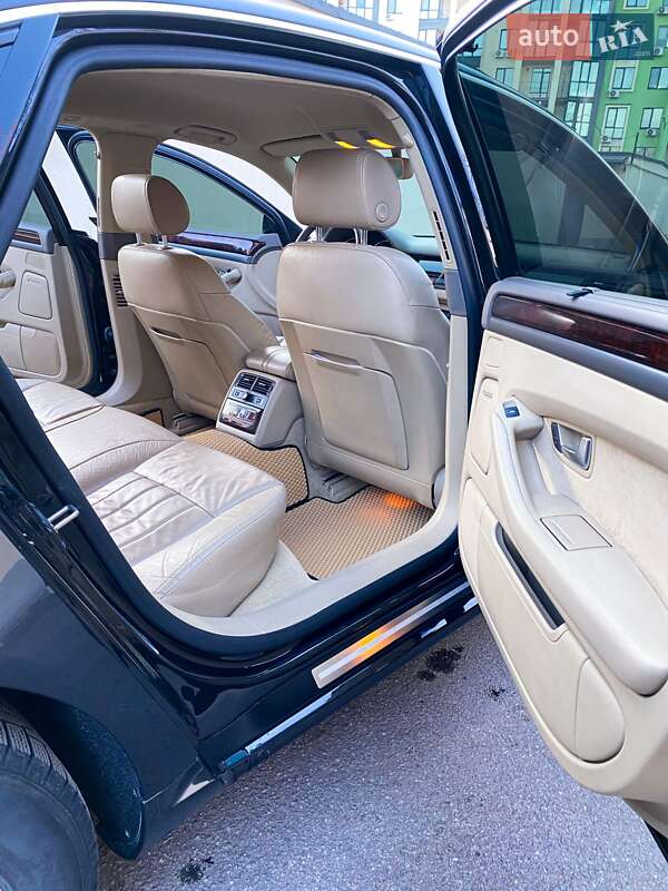 Седан Audi A8 2005 в Виннице