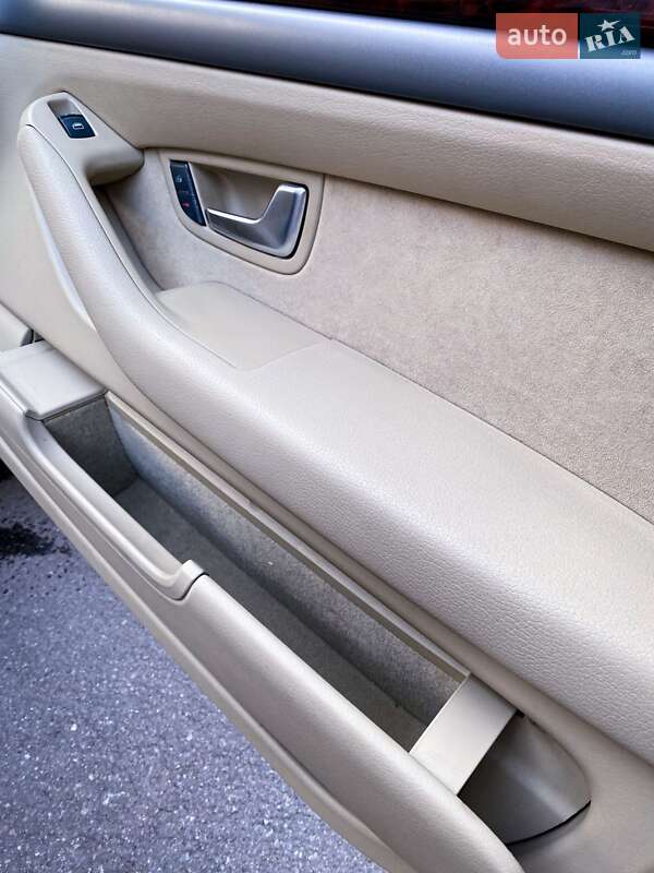 Седан Audi A8 2005 в Виннице