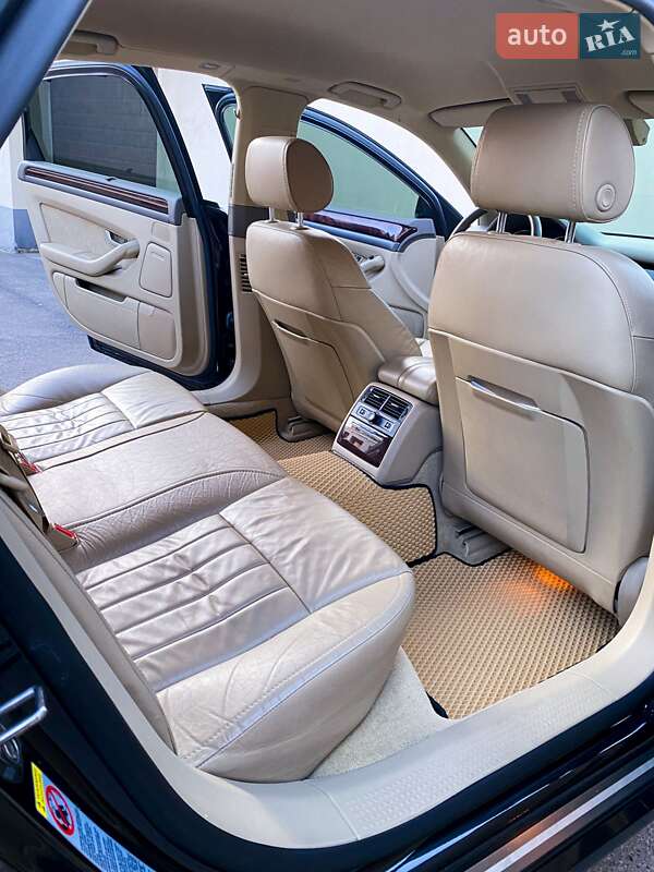 Седан Audi A8 2005 в Виннице