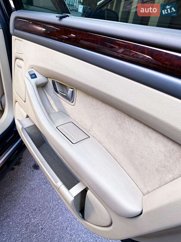 Седан Audi A8 2005 в Виннице