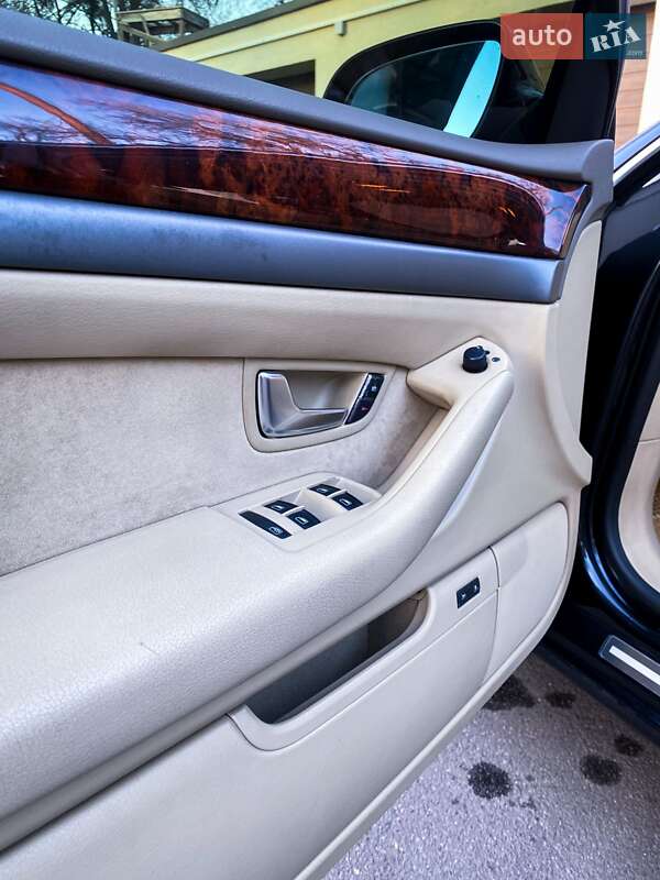 Седан Audi A8 2005 в Виннице