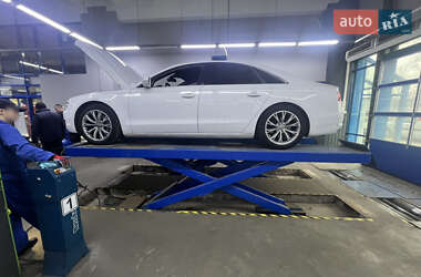 Седан Audi A8 2012 в Києві