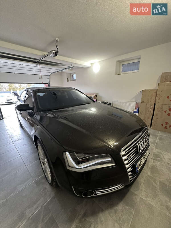Седан Audi A8 2012 в Днепре
