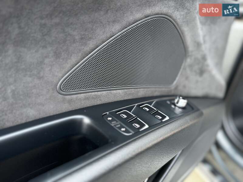 Седан Audi A8 2015 в Дрогобыче