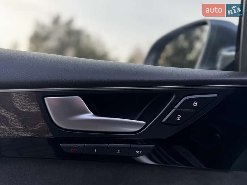 Седан Audi A8 2015 в Дрогобыче