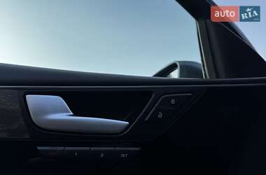 Седан Audi A8 2015 в 