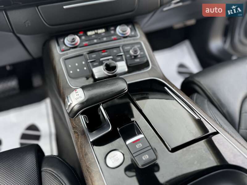 Седан Audi A8 2015 в Дрогобыче